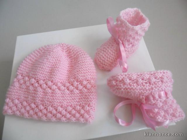 Bonnet et chaussons roses astra tricot bébé