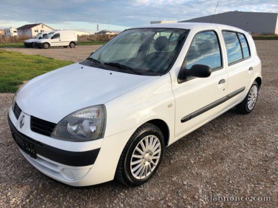 renault clio 1.2 de couleur blanche