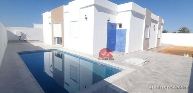 A VENDRE UNE VILLA NEUVE AVEC PISCINE A HOUMT SOUK DJERBA