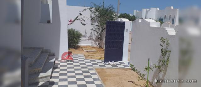 A VENDRE UN DUPLEX AVEC 2 LOGEMENT A HOUMT SOUK DJERBA