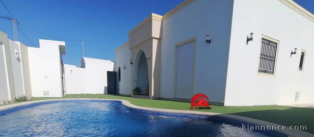 A VENDRE UNE VILLA NEUVE AVEC PISCINE A HOUMT SOUK DJERBA