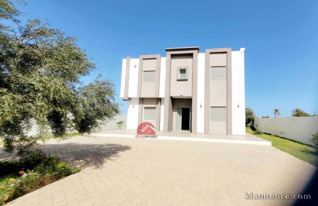 VILLA AVEC PISCINE À TEMLEL DJERBA MIDOUN - RÉF V679