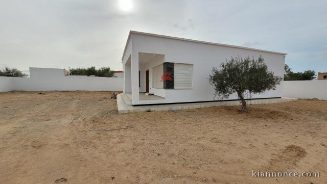 VILLA DE PLAIN-PIED À DJERBA HOUMT SOUK - RÉF V674