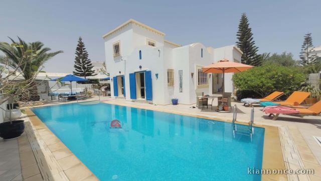 BELLE VILLA AVEC PISCINE EN ZONE TOURISTIQUE  DJERBA - RÉF V623