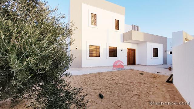 VILLA SANS MEUBLES À DJERBA HOUMT SOUK - RÉF L756