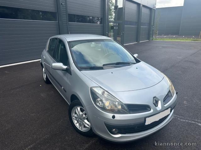 Renault Clio Année modèle 2007