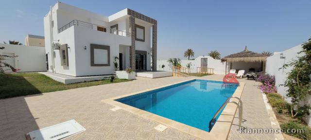 GRANDE VILLA MEUBLÉE AVEC PISCINE A DJERBA