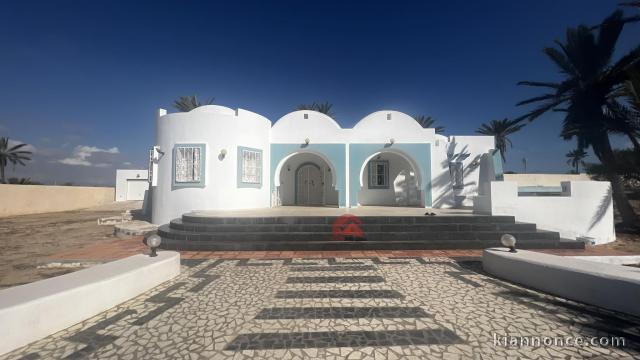 VILLA AVEC GRAND TERRAIN MIDOUN DJERBA- RÉF V659