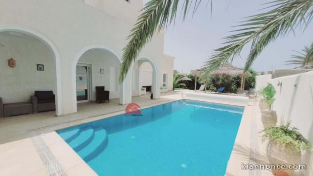 VILLA AVEC PISCINE À DJERBA AGHIR ZU - RÉF V681